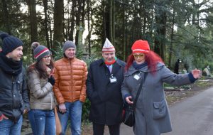 Das Kölsche Komikerspaar 'De Schmitzens' auf dem Friedhof Melaten.