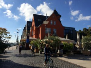 Rheinauhafen mit Kontor und Siebengebirge