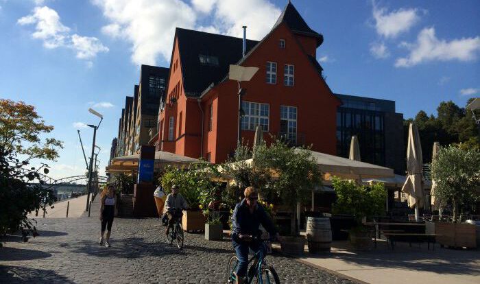 Rheinauhafen mit Kontor und Siebengebirge