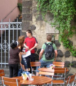 Schüler-Team bei einer Schüler-Rallye der Tour-Agentur